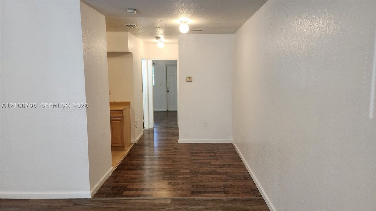170 Sw 11th Ave #14 - Photo 5 of 18