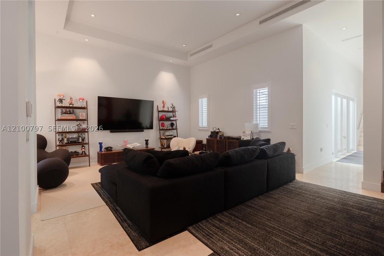 645 Santander Ave #2 - Photo 6 of 25
