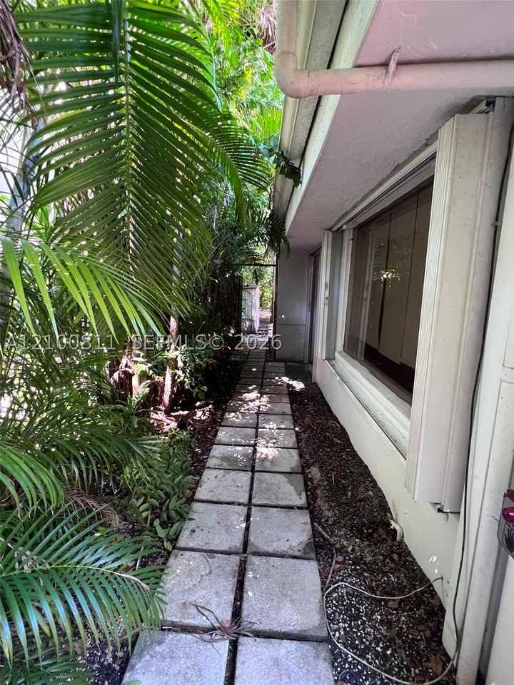 5845 Sw 88th St - Photo 3 of 28