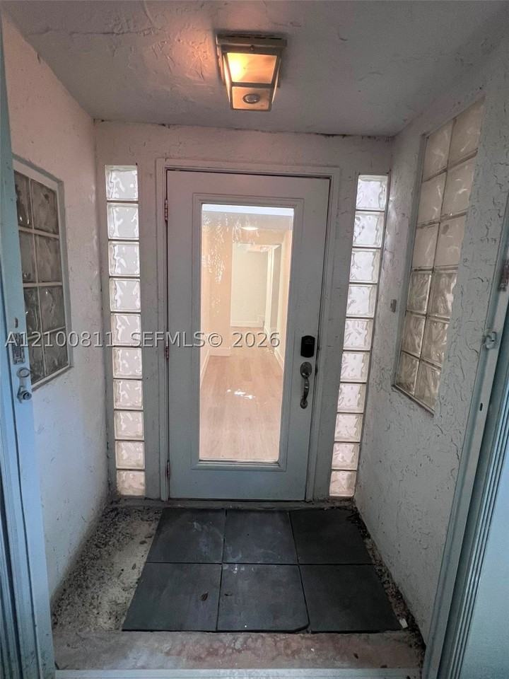 5845 Sw 88th St - Photo 4 of 28