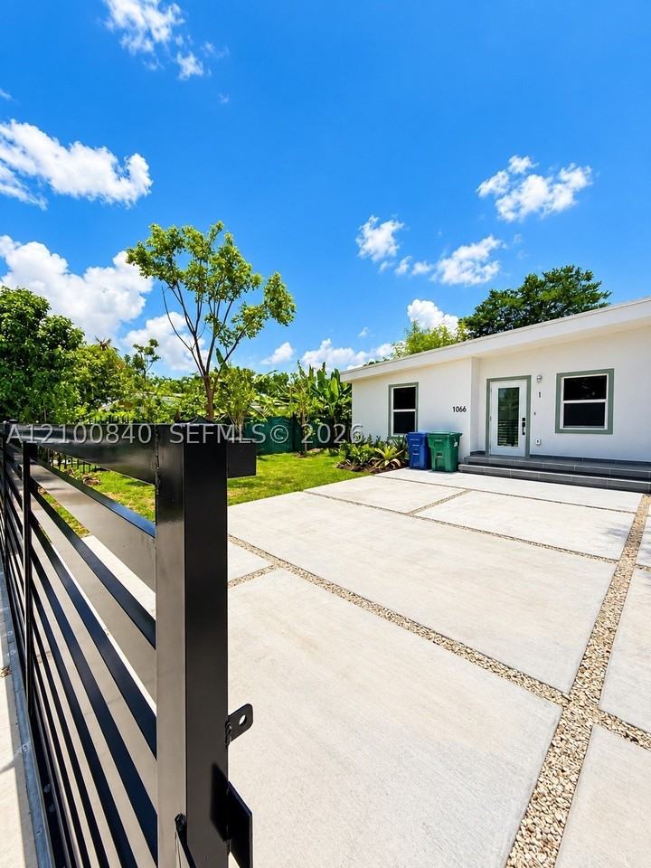 1066 Nw 100th Ter #1 - Photo 4 of 11