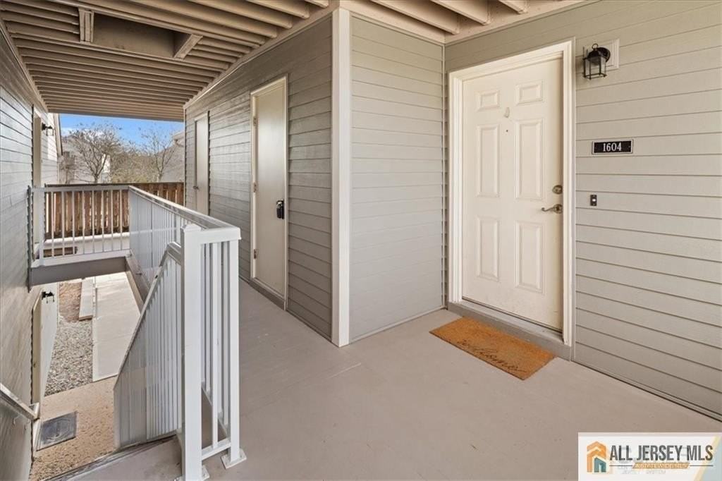 1604 Ravens Crest Dr - Photo 2 of 8