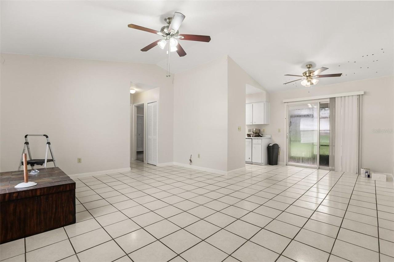 747 Monroe Harbor Pl - Photo 4 of 32