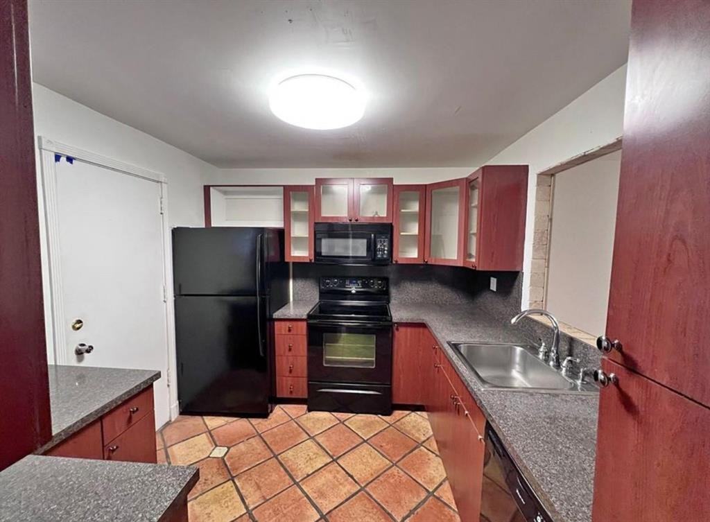 POLYNESIAN GARDENS CONDOMINIUM - Photo 5 of 6