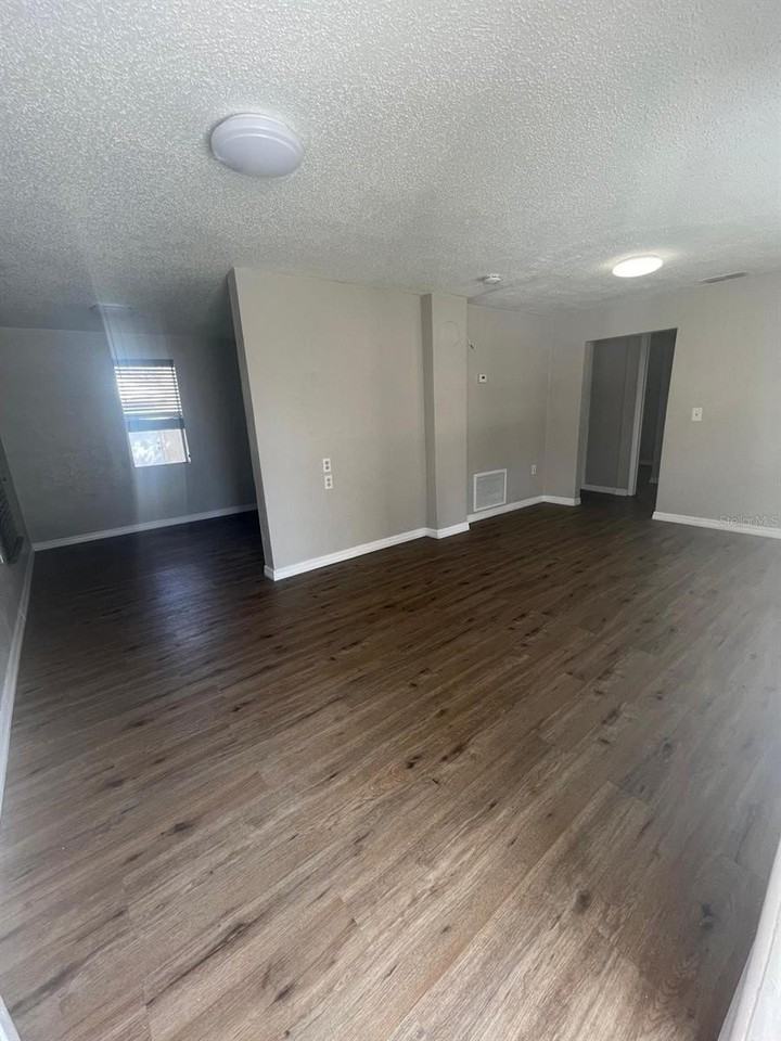 543 Tomoka Rd - Photo 2 of 12