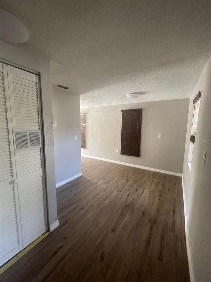 543 Tomoka Rd - Photo 3 of 12