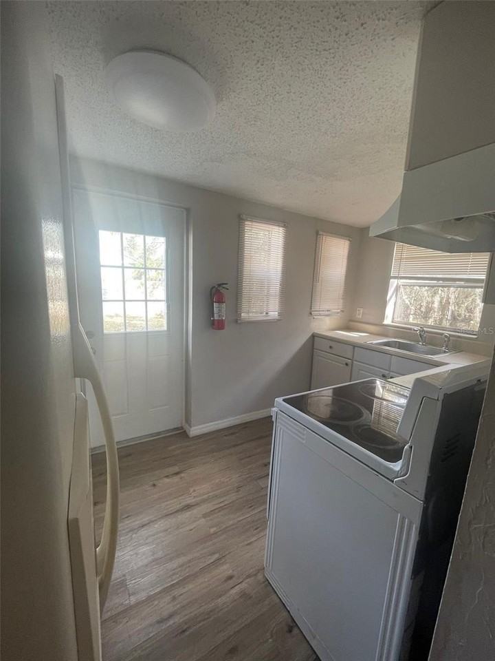 543 Tomoka Rd - Photo 4 of 12