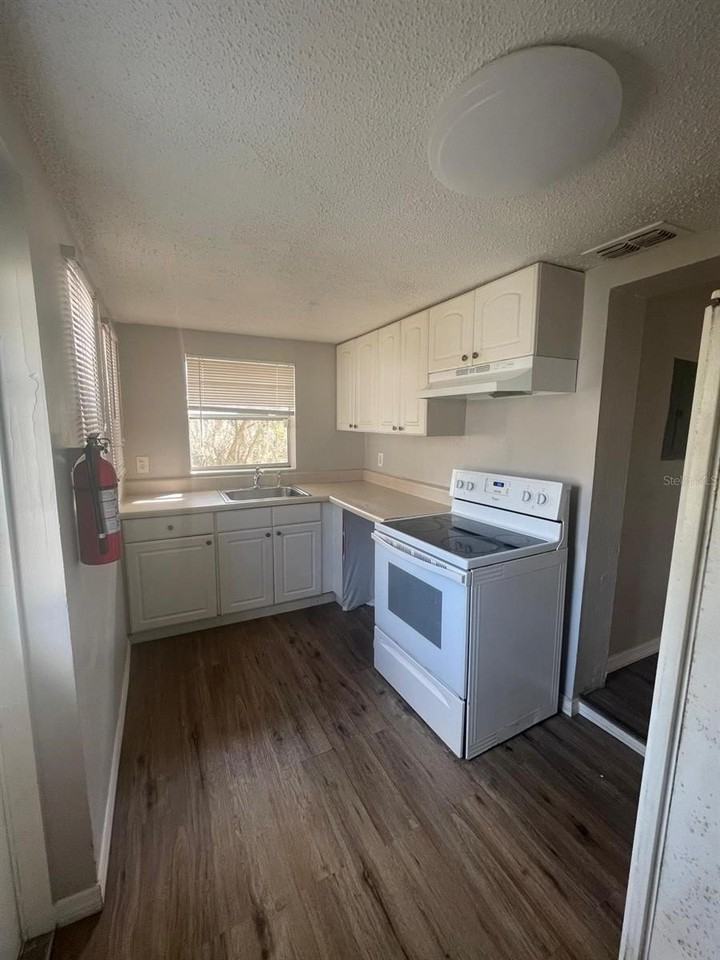 543 Tomoka Rd - Photo 5 of 12