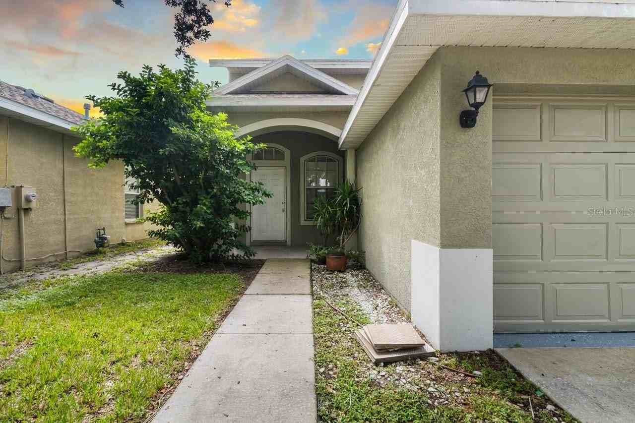 10313 Avelar Ridge Dr - Photo 3 of 32