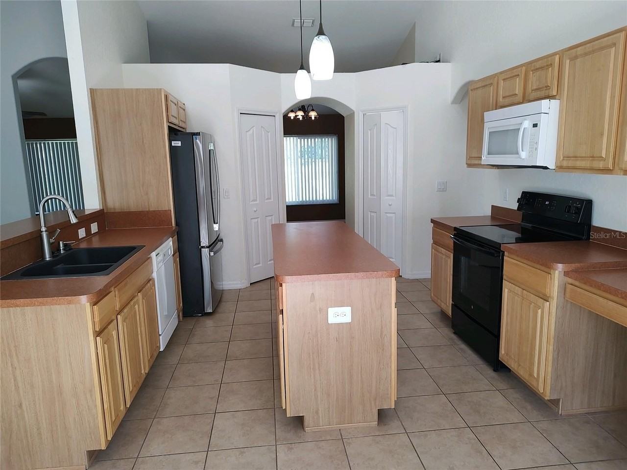 11267 Old Squaw Ave - Photo 2 of 10