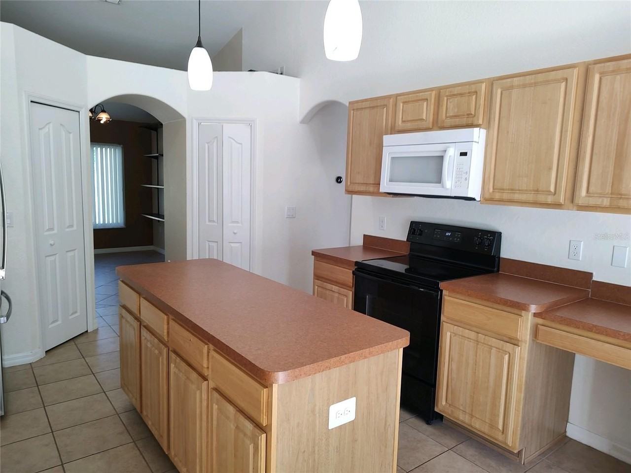 11267 Old Squaw Ave - Photo 3 of 10