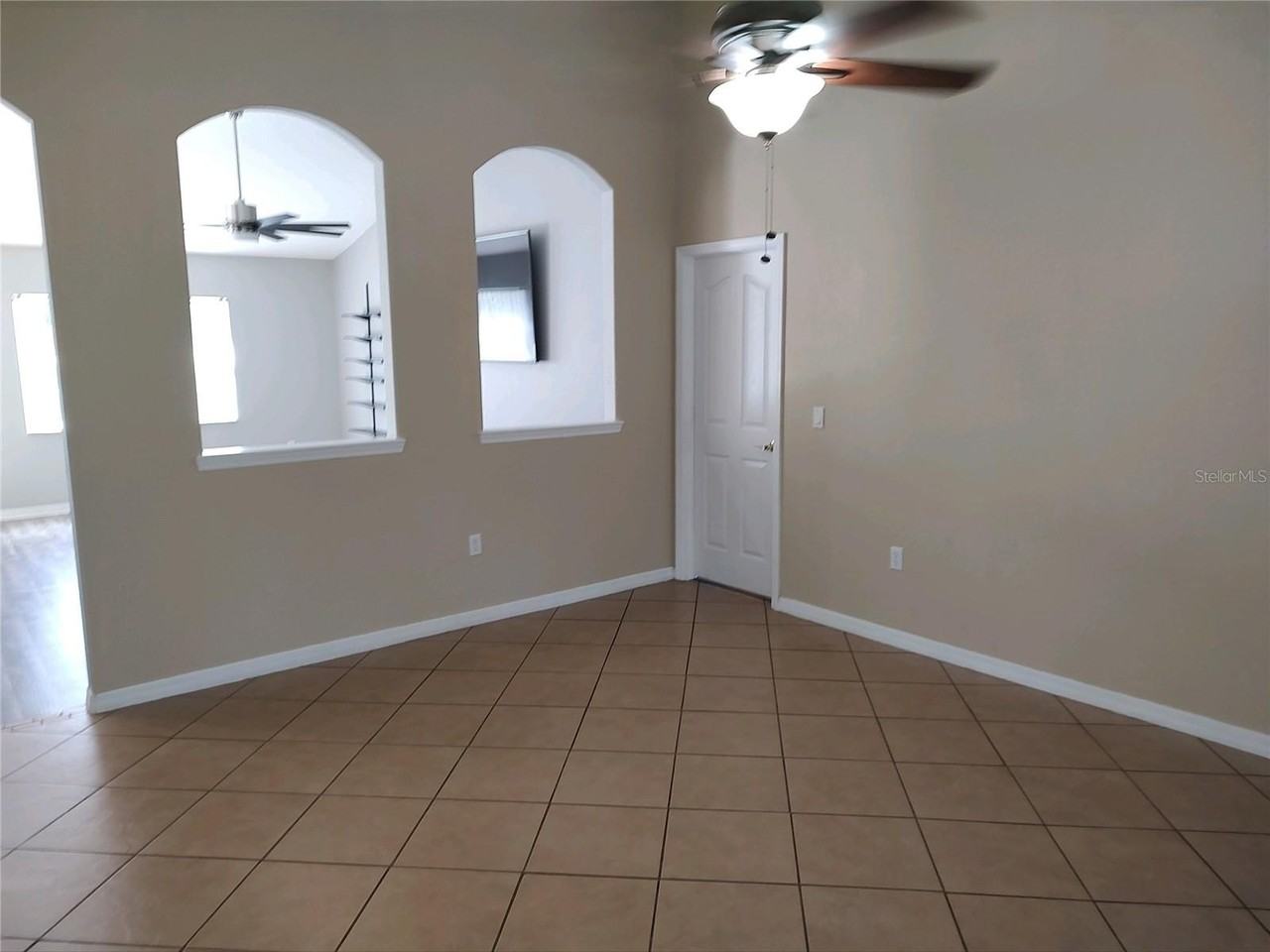 11267 Old Squaw Ave - Photo 5 of 10