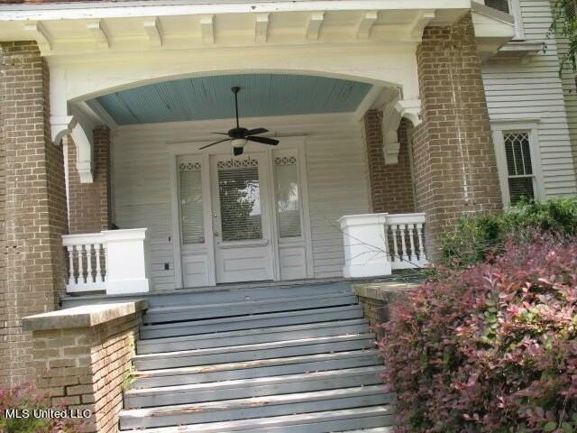 854 N Jefferson St - Photo 3 of 36