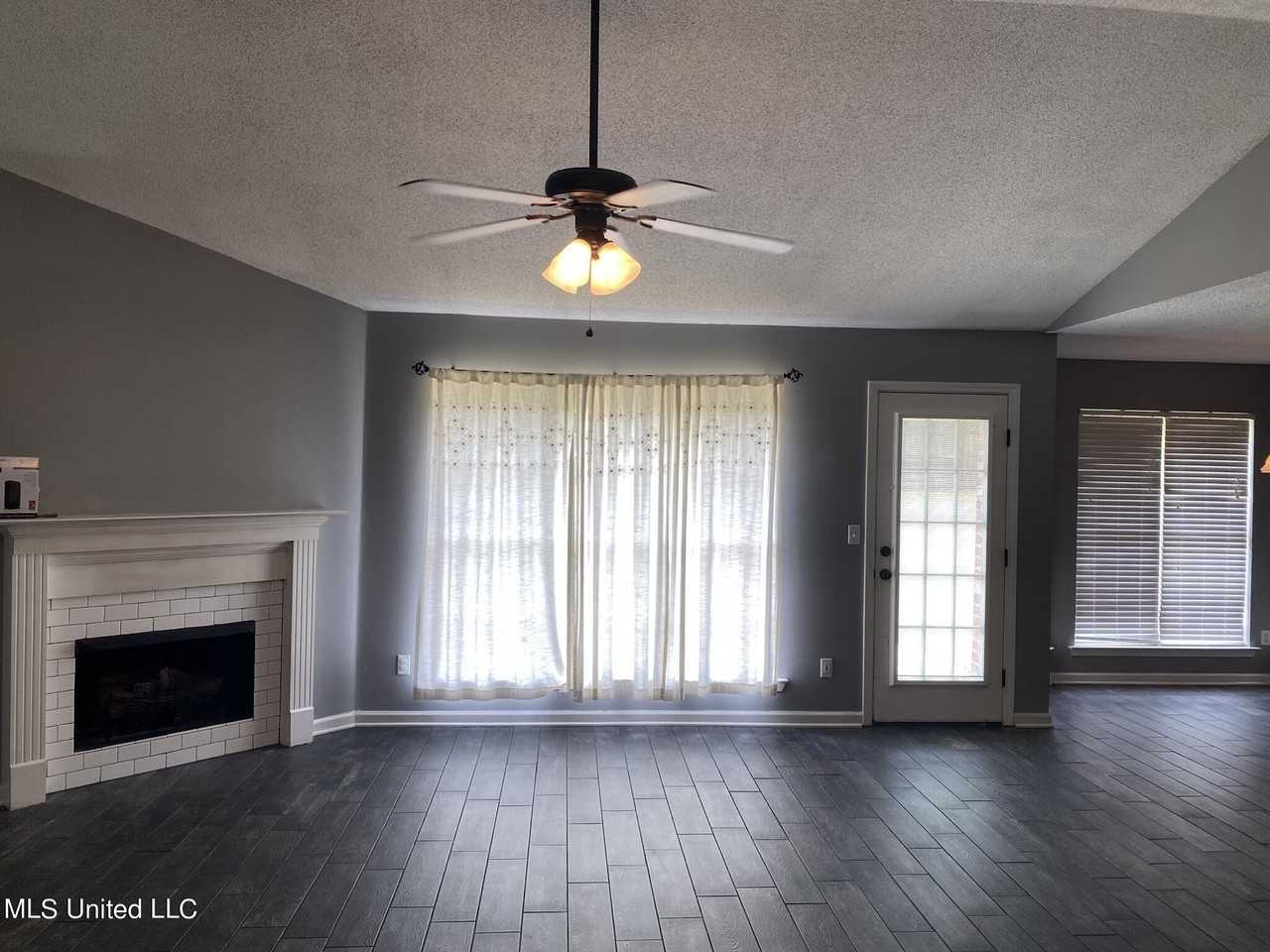 6166 Sandbourne E - Photo 3 of 26