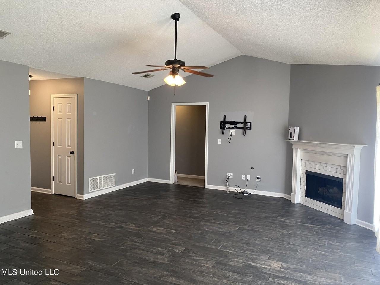 6166 Sandbourne E - Photo 7 of 26