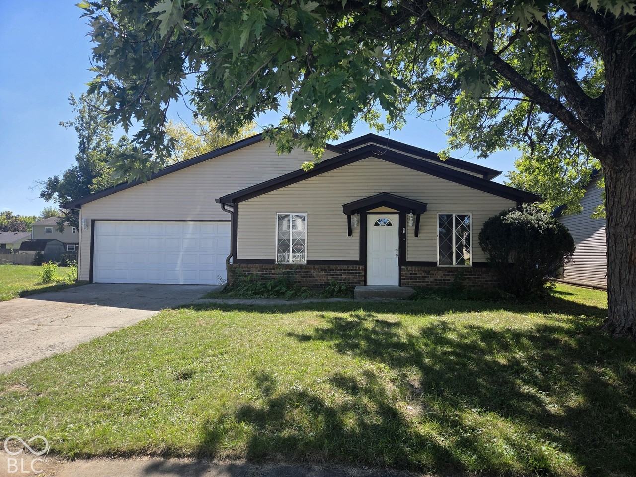 10329 Milford Ct - Photo 2 of 40