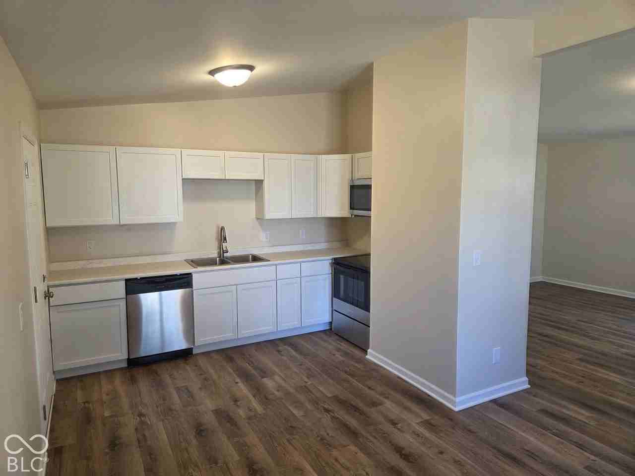 10329 Milford Ct - Photo 4 of 40