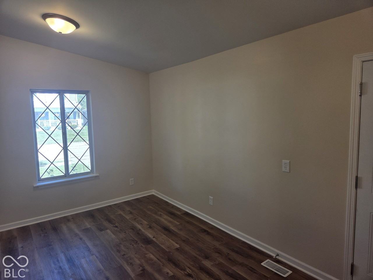 10329 Milford Ct - Photo 6 of 40