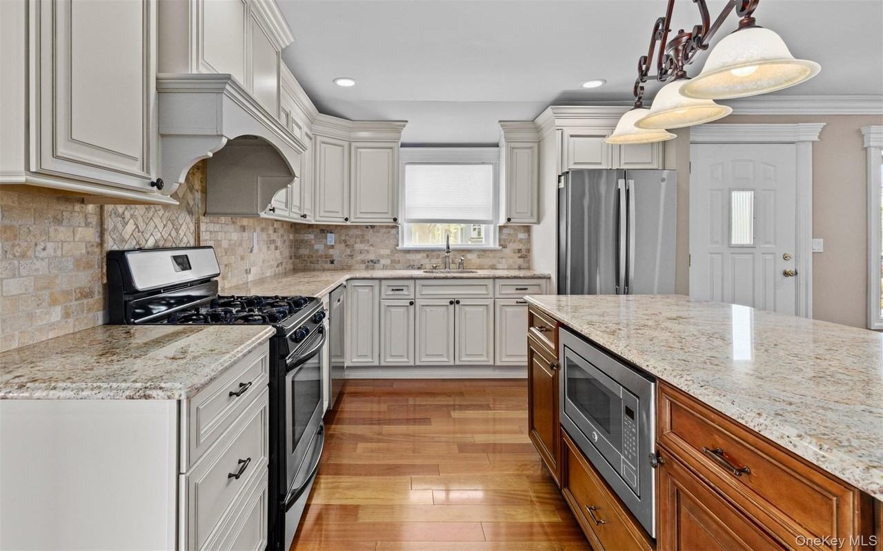 392 Philadelphia Ave - Photo 6 of 28