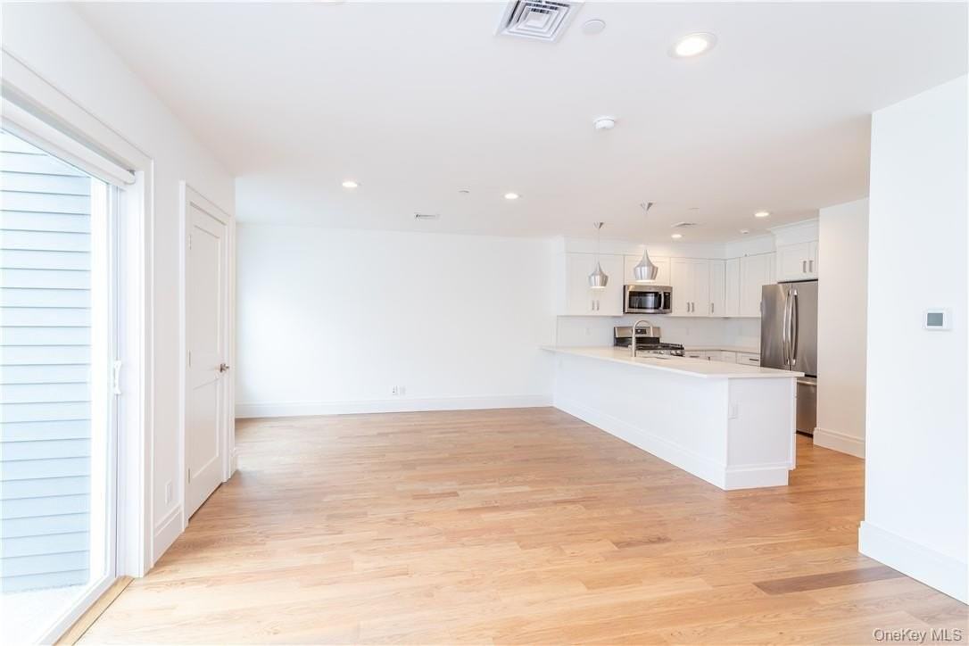 121 Fisher Ave #5 - Photo 4 of 23