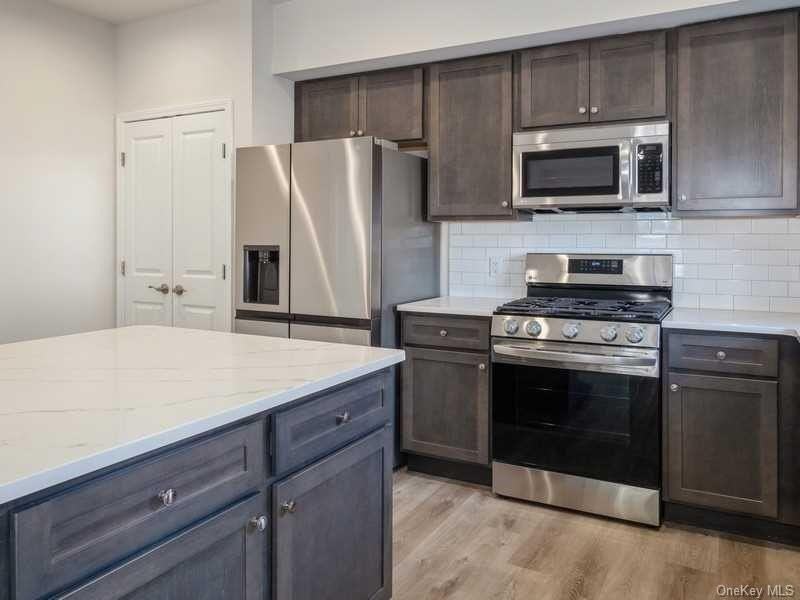 4 S Hills Way #9 - Photo 2 of 21