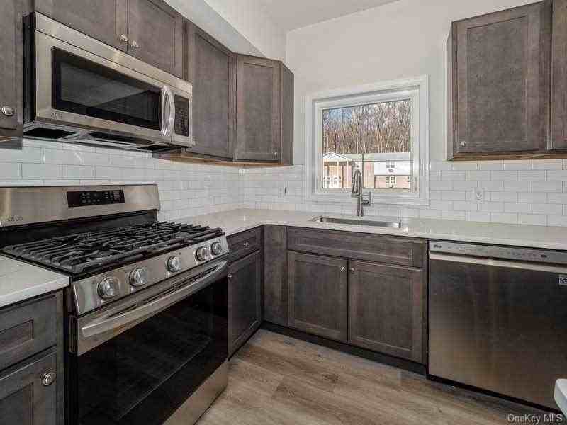 4 S Hills Way #9 - Photo 3 of 21