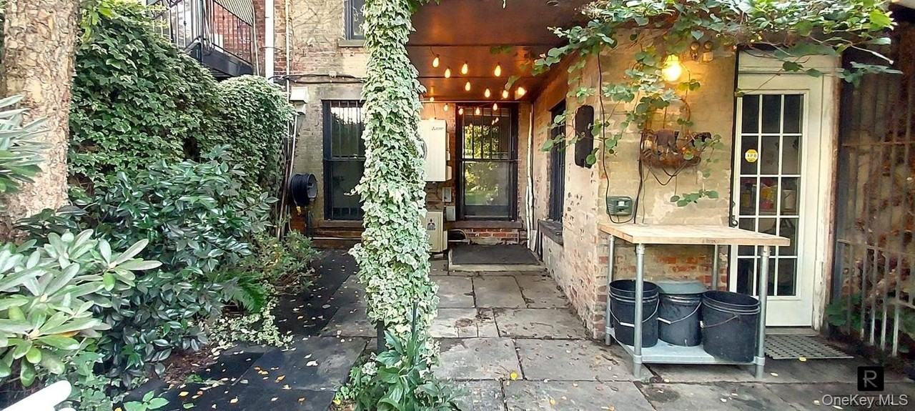 125 Saint Marks Ave - Photo 6 of 13