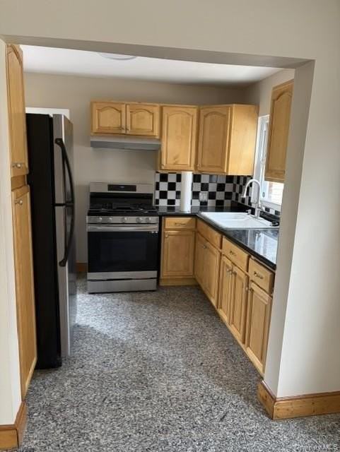 916 Center Dr - Photo 4 of 13