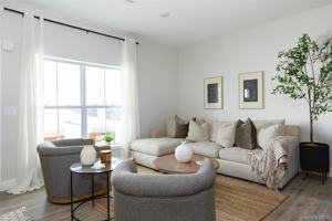 featured image of 6 Hudson West Dr