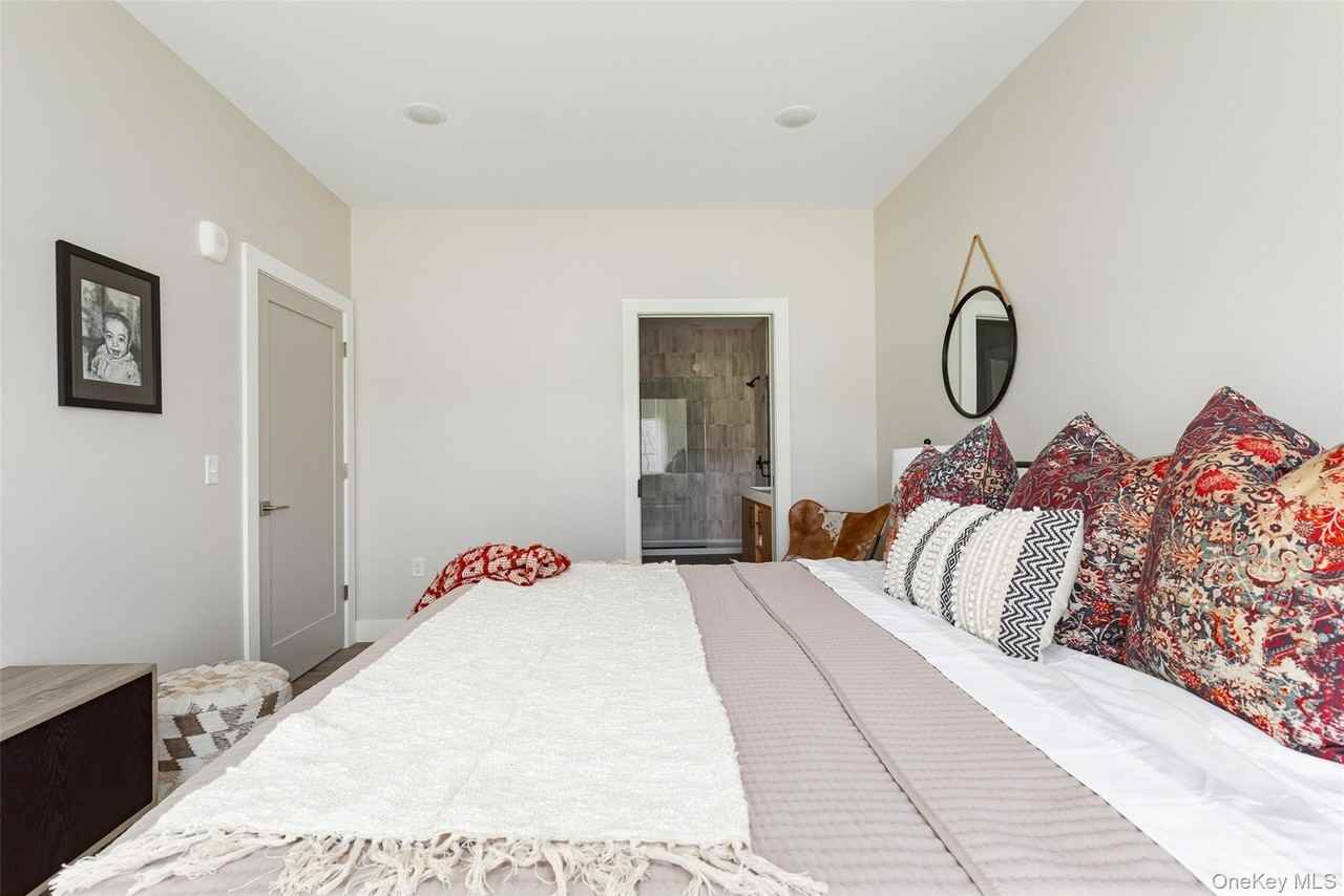 6 Hudson West Dr - Photo 7 of 23