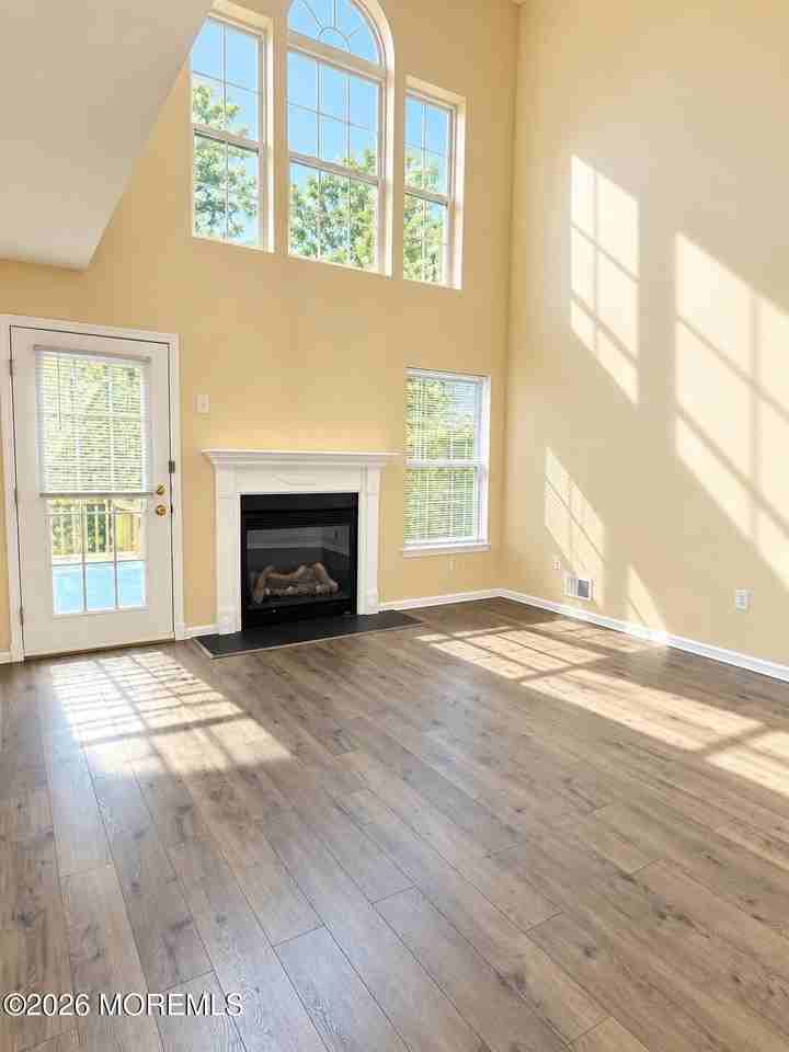133 Murray Dr - Photo 5 of 30