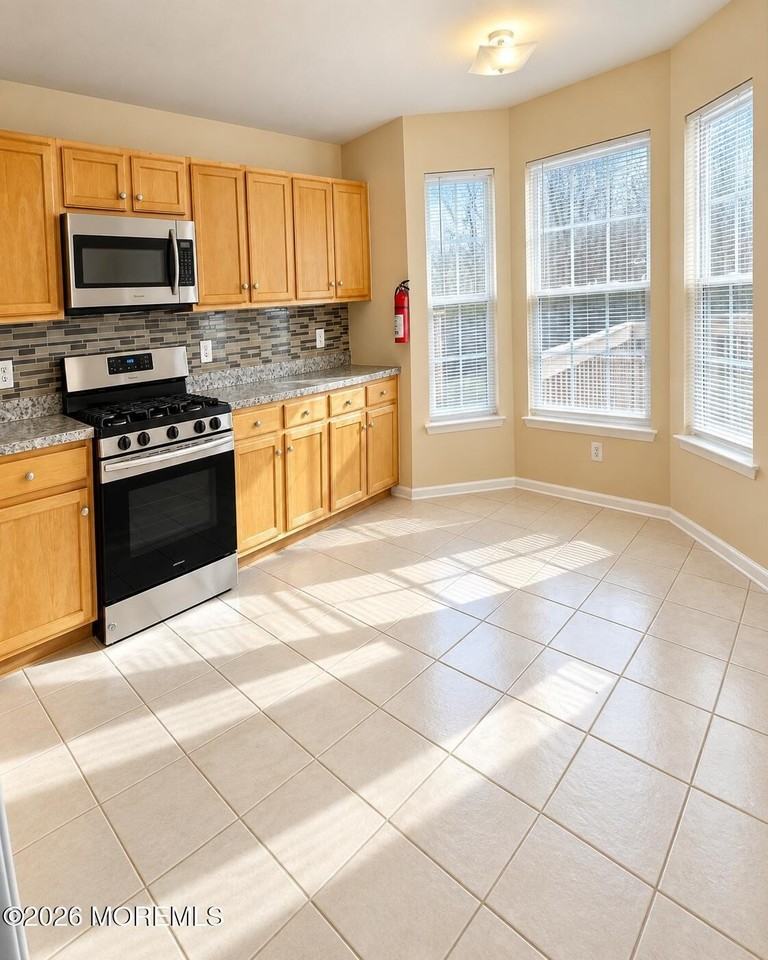 133 Murray Dr - Photo 7 of 30