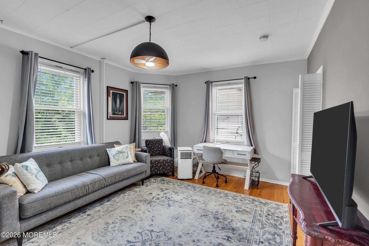 512 7th Ave - Photo 2 of 14