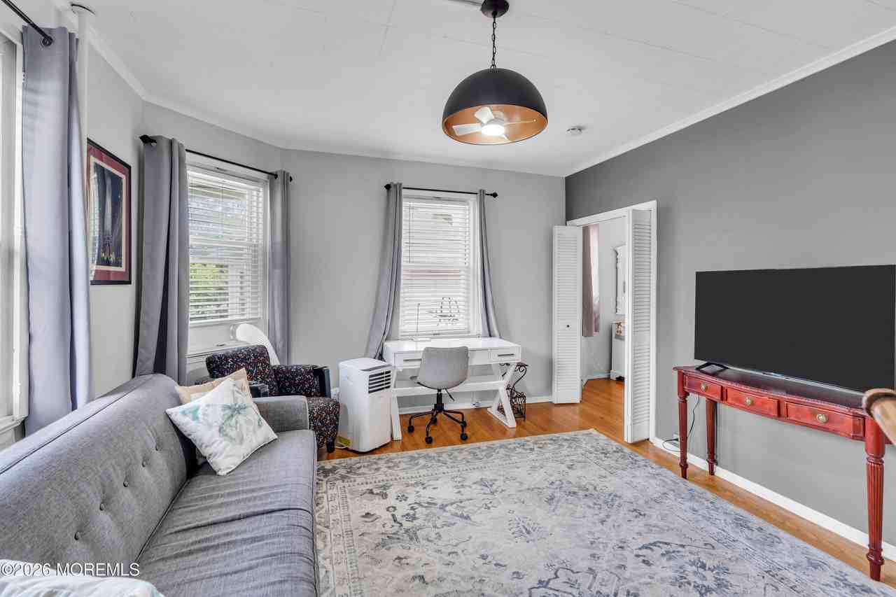 512 7th Ave - Photo 3 of 14