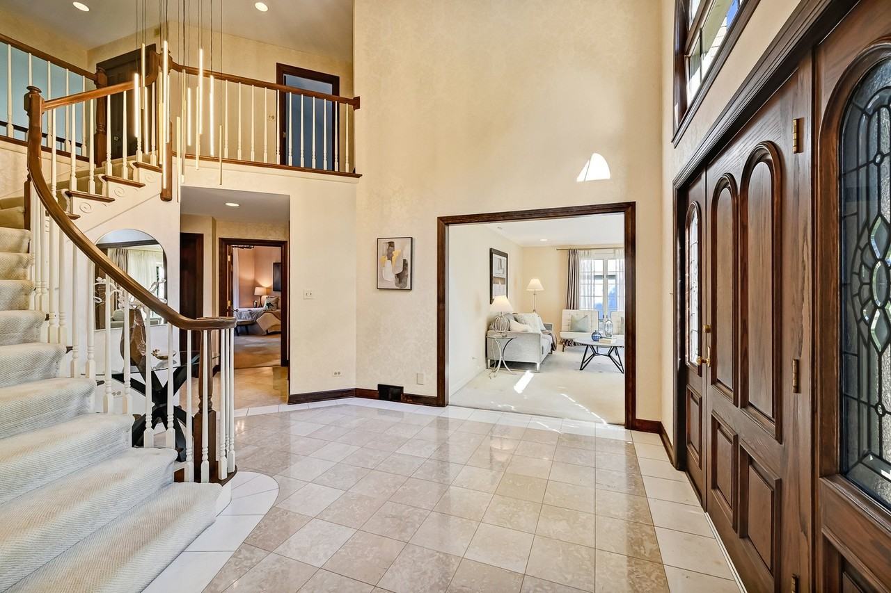 6515 Manor Dr - Photo 4 of 48