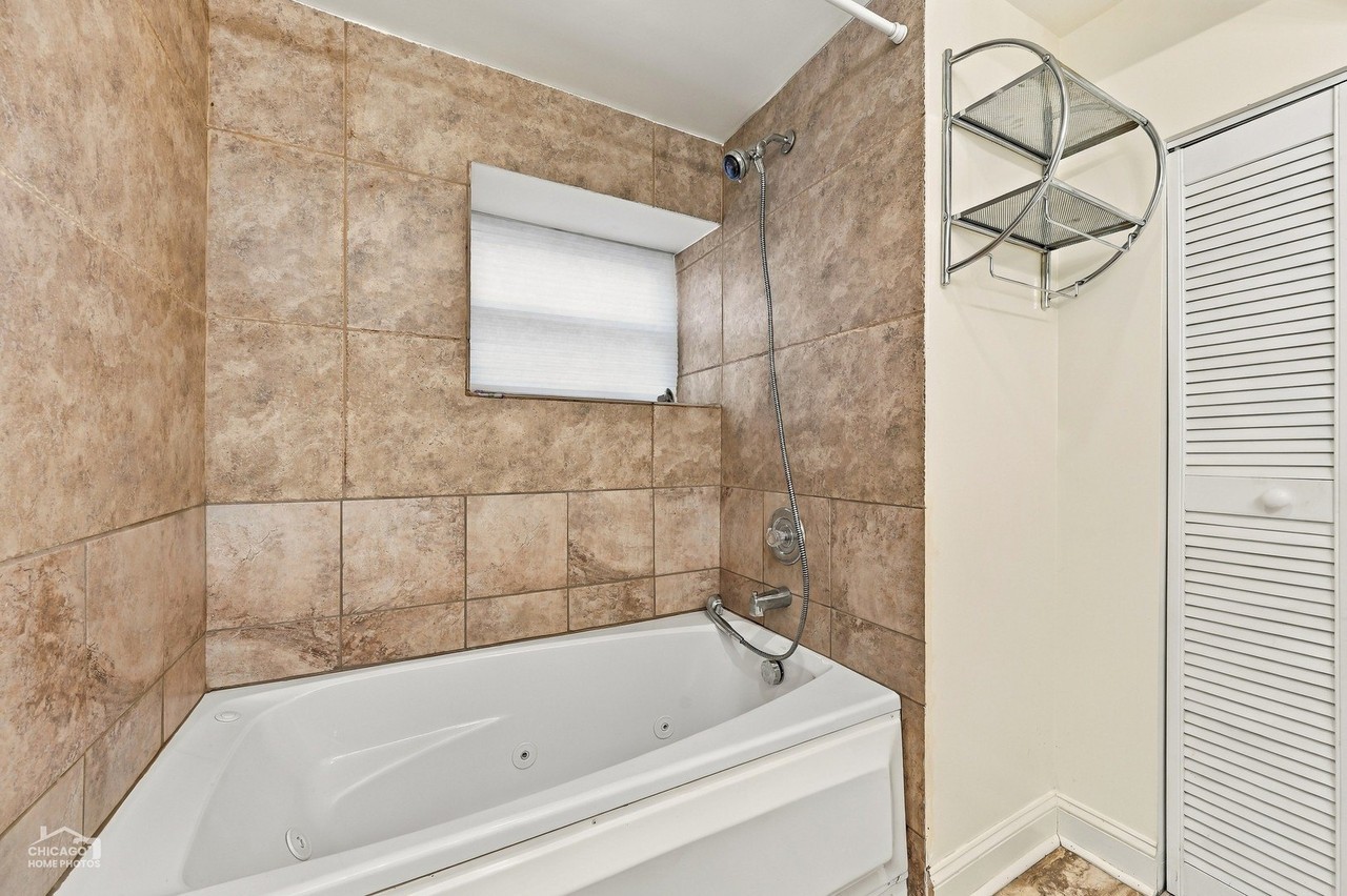 6100 S University Ave #G - Photo 5 of 9