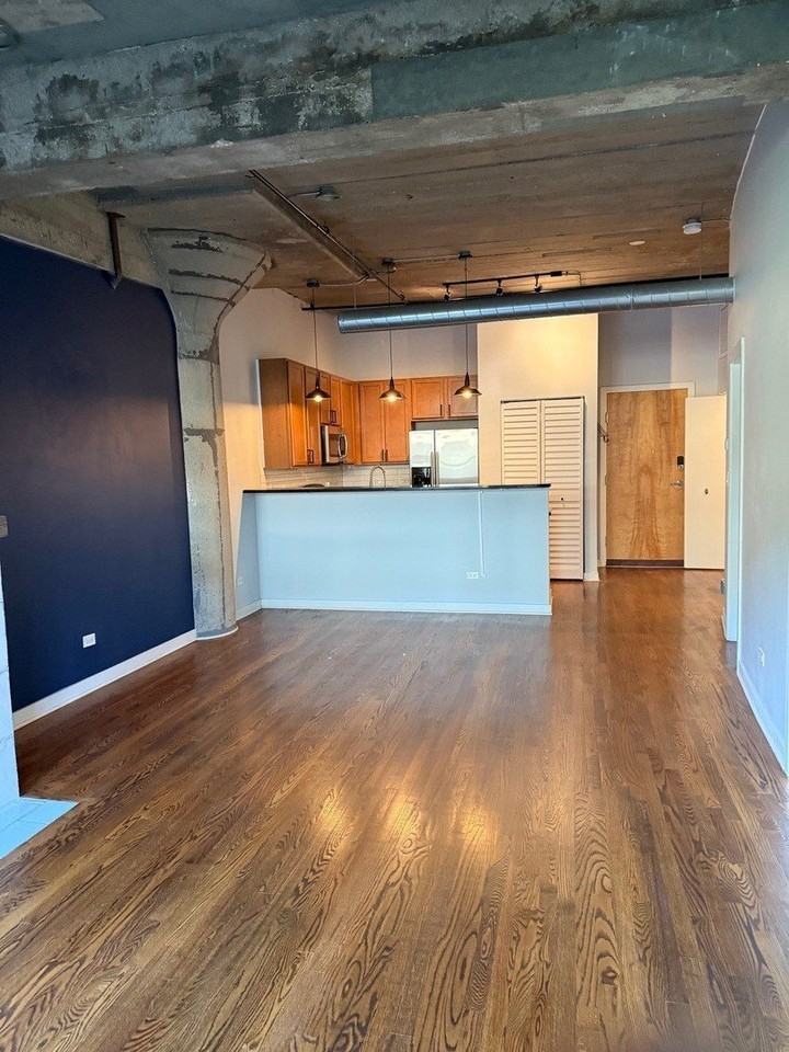 1110 W 15th St #316 - Photo 3 of 18