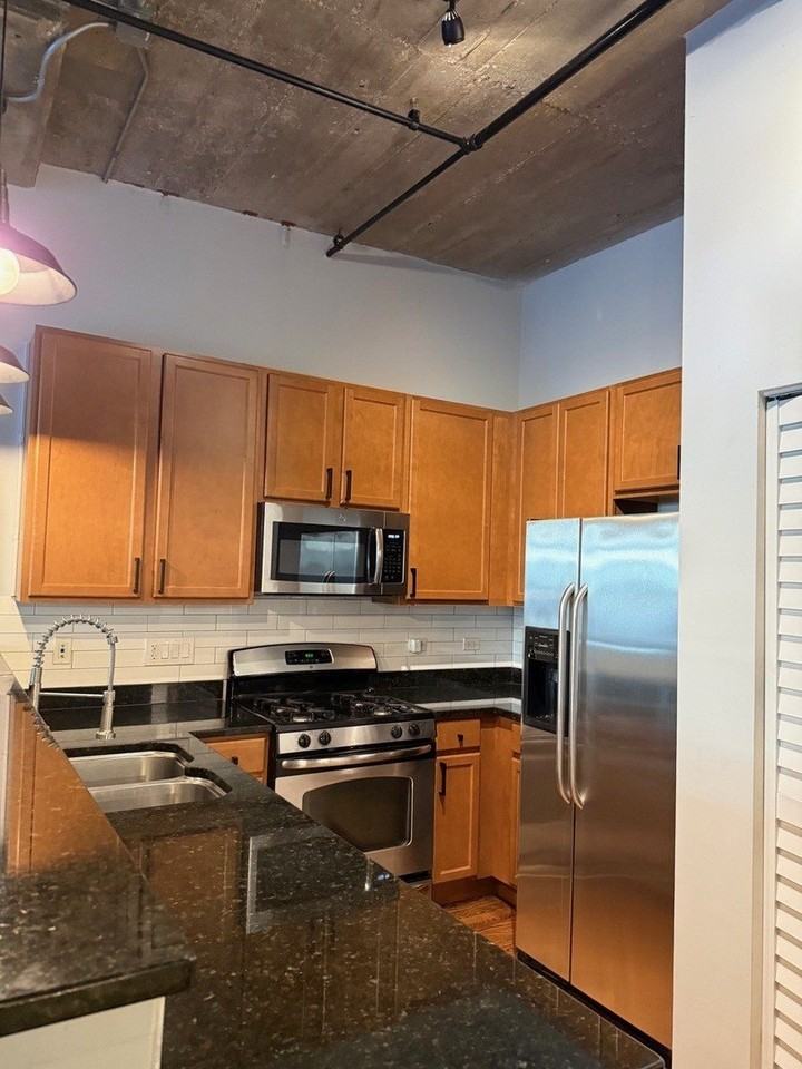 1110 W 15th St #316 - Photo 5 of 18