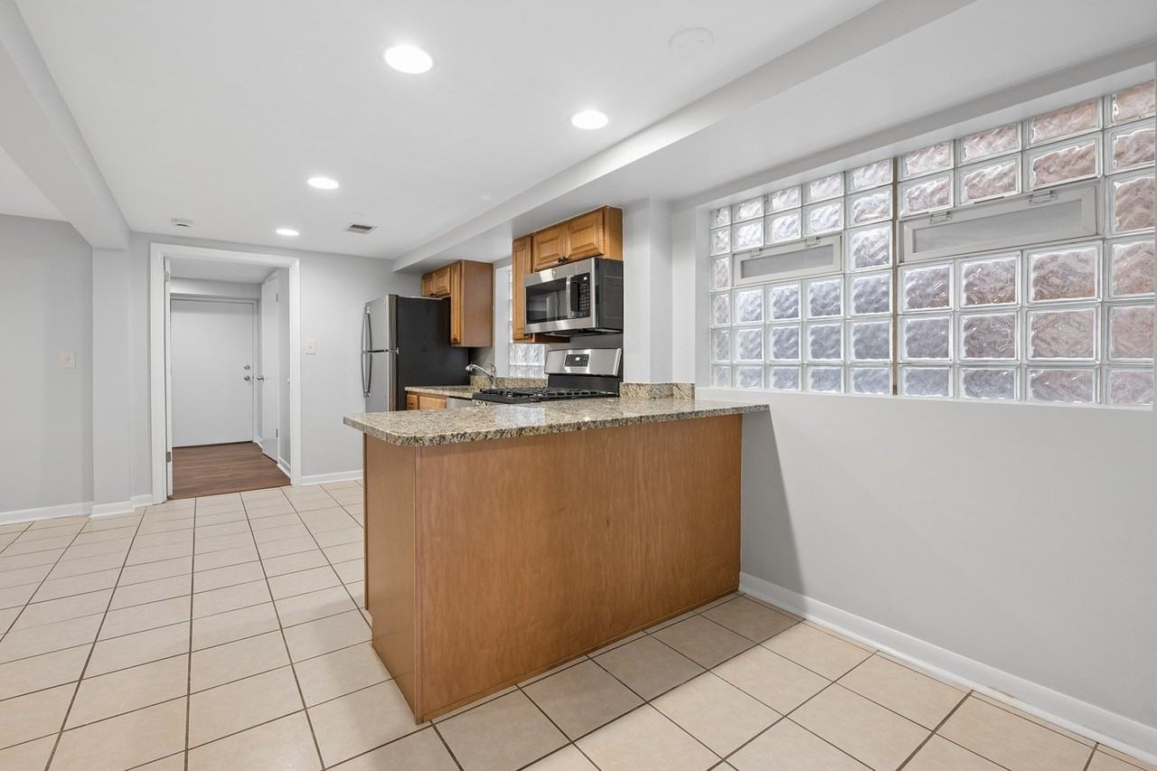 1510 W Addison St #G - Photo 5 of 20