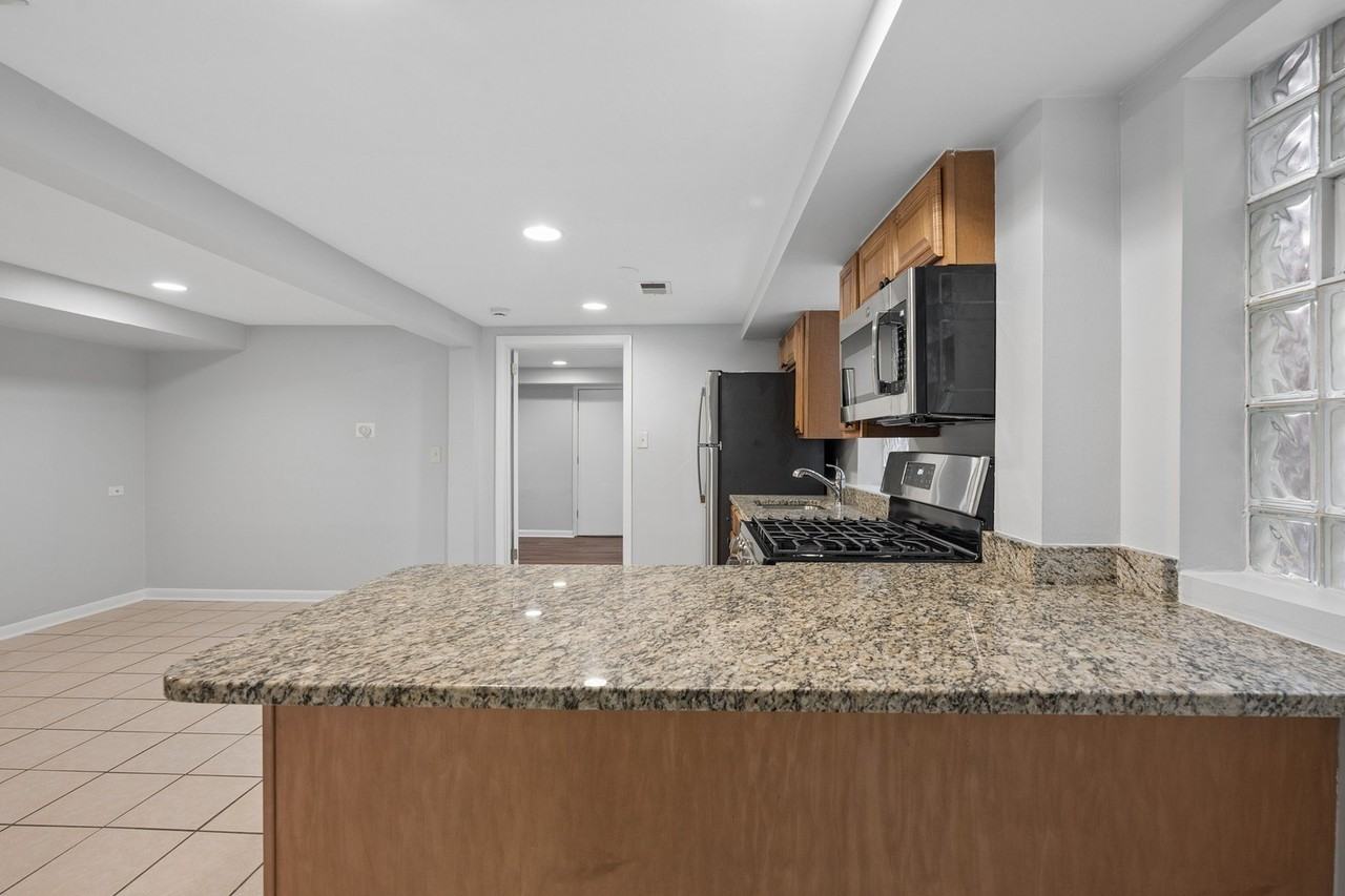 1510 W Addison St #G - Photo 6 of 20