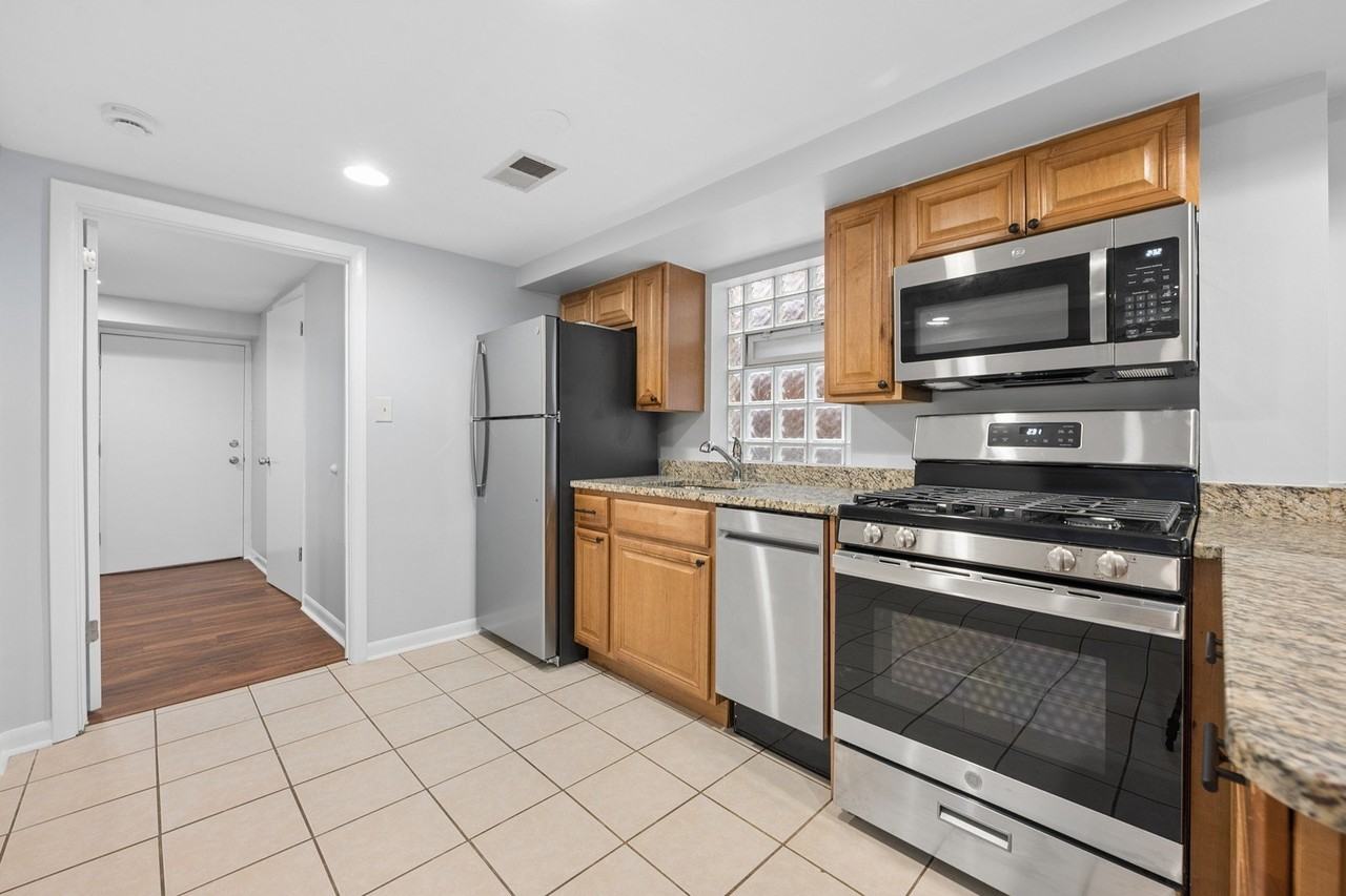 1510 W Addison St #G - Photo 7 of 20