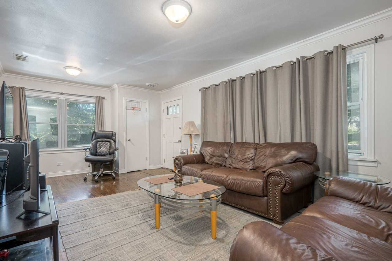 622 N Main St - Photo 2 of 12
