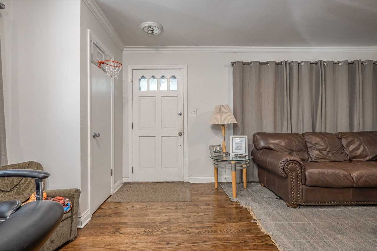 622 N Main St - Photo 3 of 12