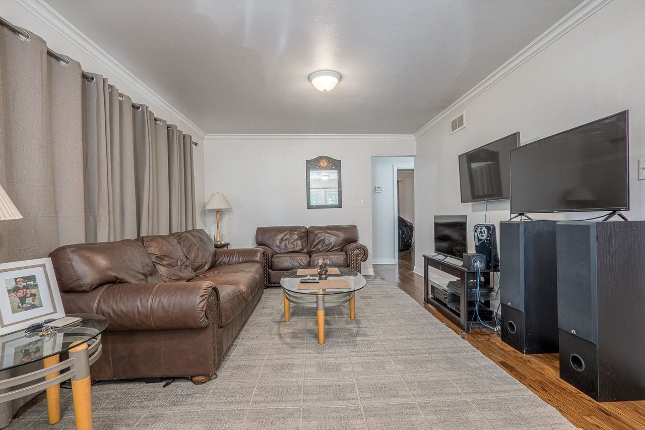622 N Main St - Photo 4 of 12