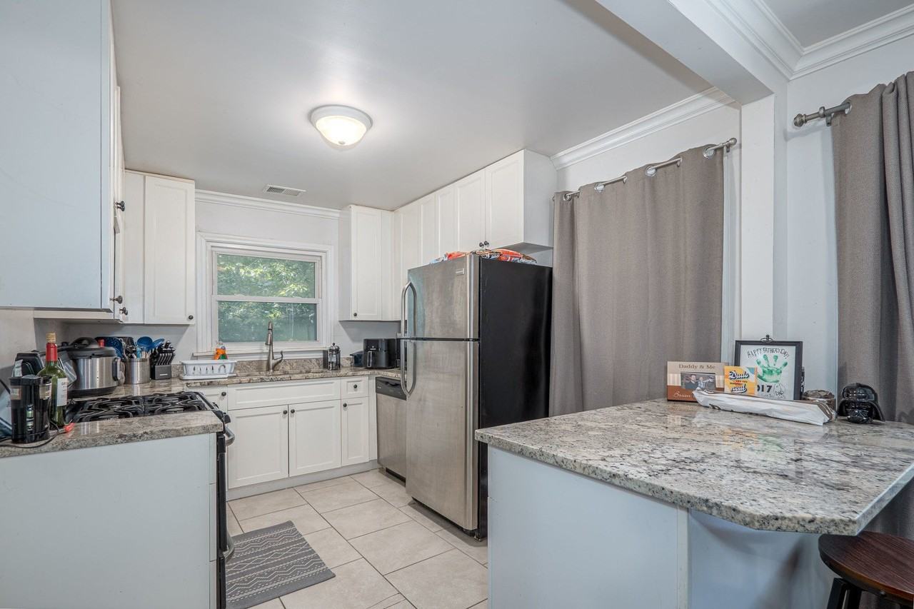 622 N Main St - Photo 5 of 12