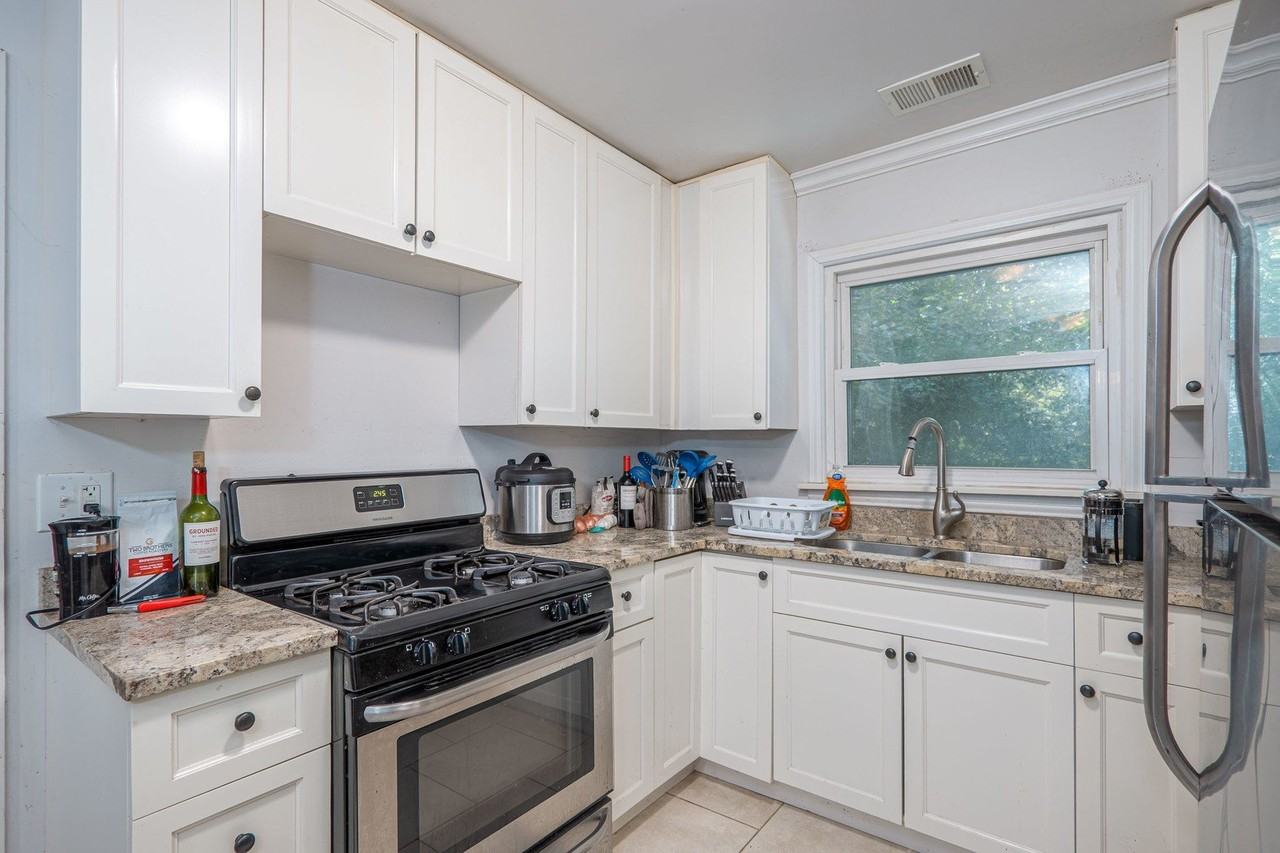 622 N Main St - Photo 6 of 12