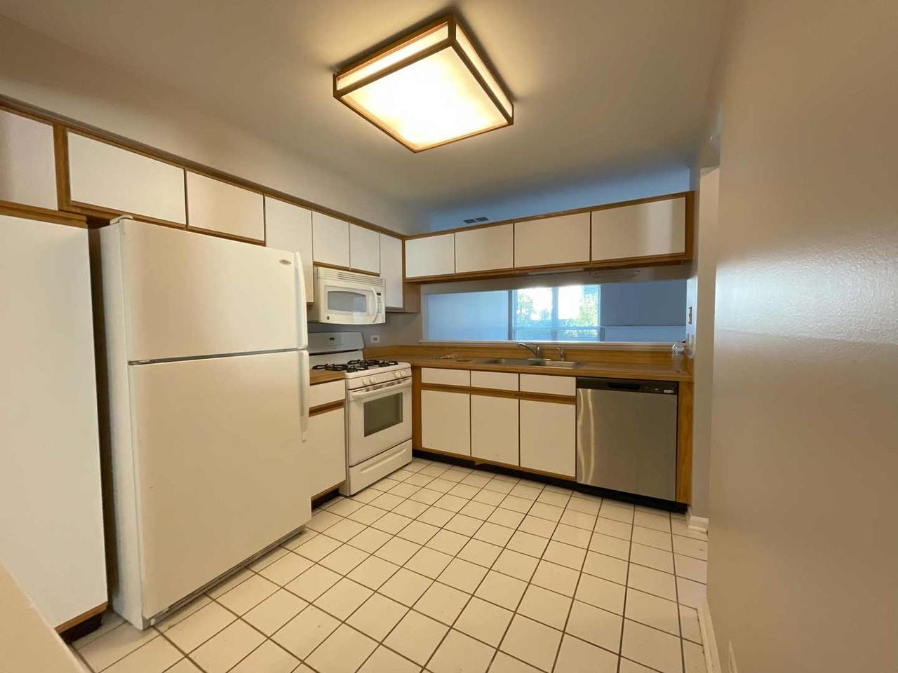 620 Cobblestone Ct #620 - Photo 4 of 19