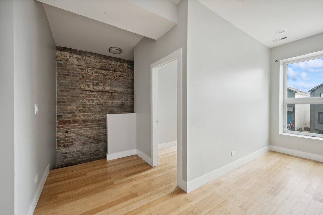 2526 W Lexington St #3 - Photo 2 of 9