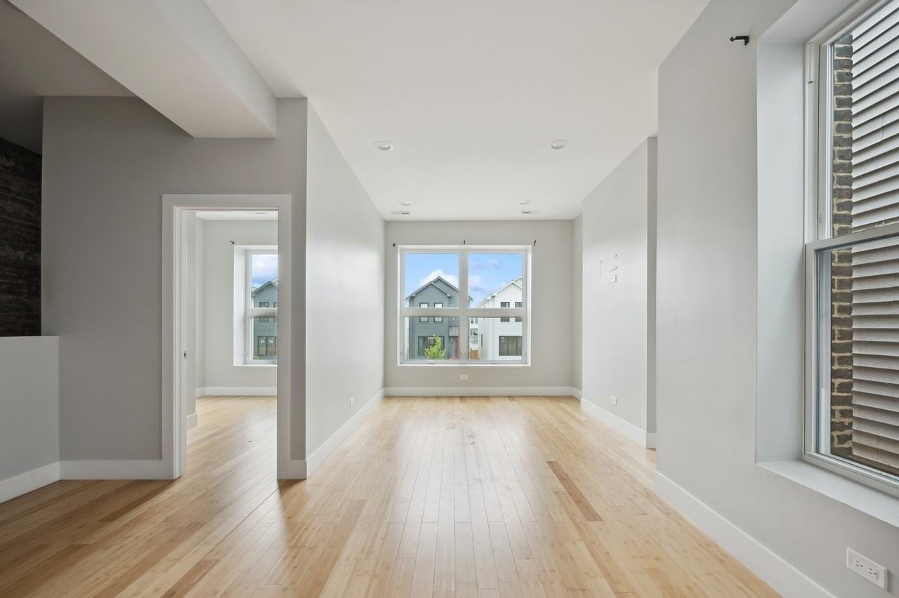 2526 W Lexington St #3 - Photo 3 of 9