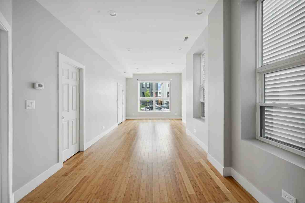 2526 W Lexington St #3 - Photo 5 of 9